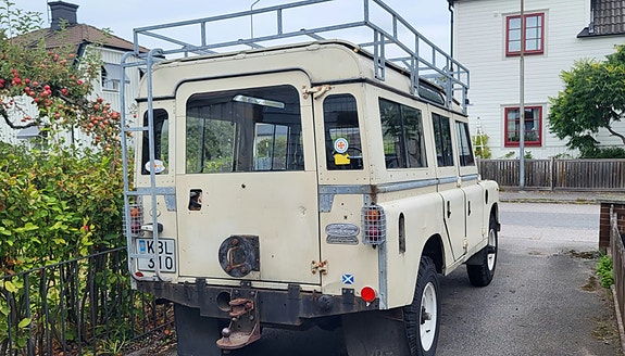 Land Rover 109 6 of 16