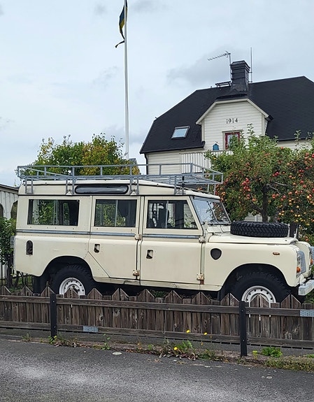 Land Rover 109 4 of 16