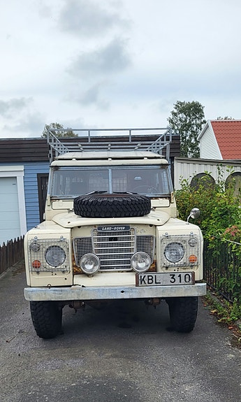 Land Rover 109 3 of 16