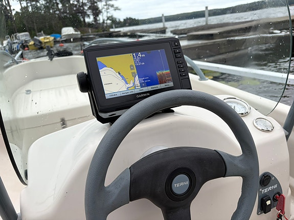 Terhi 4110 med Evinrude E-tec 30 hp 2018 och 80-trailer 3 of 9