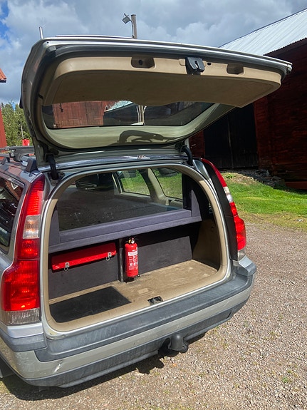 Volvo V70 4 of 11
