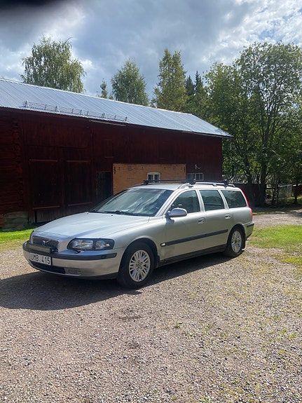 Volvo V70 2 of 11