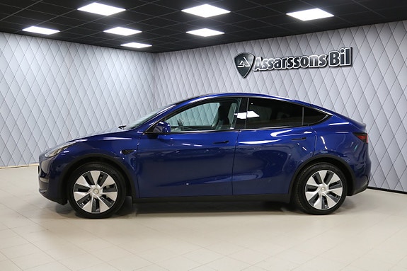 Tesla Model Y 3 of 24
