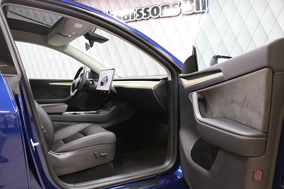 Tesla Model Y 19 of 24