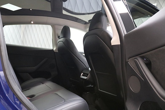 Tesla Model Y 20 of 24