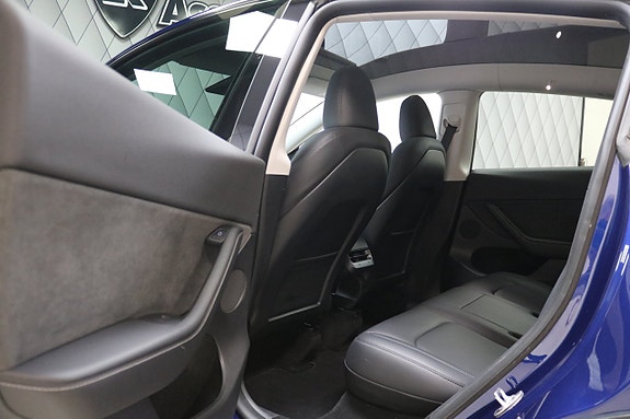 Tesla Model Y 21 of 24