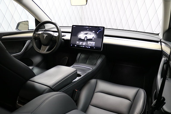 Tesla Model Y 18 of 24