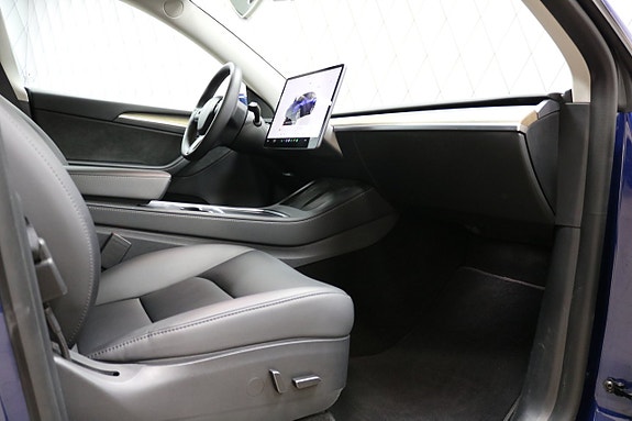 Tesla Model Y 23 of 24