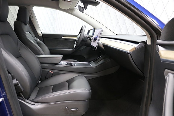 Tesla Model Y 10 of 24