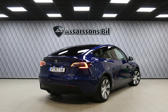 Tesla Model Y 16 of 24