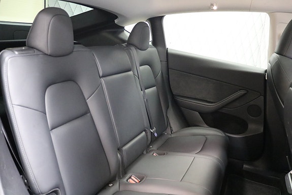 Tesla Model Y 9 of 24