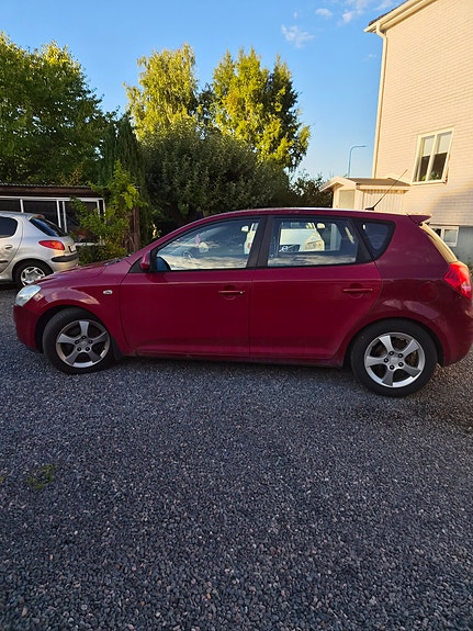 Kia Ceed 2 of 3