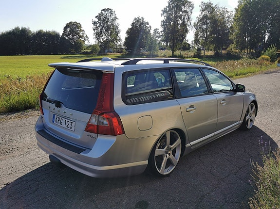 Volvo V70 3 of 10