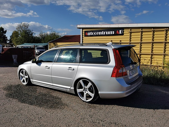 Volvo V70 2 of 10