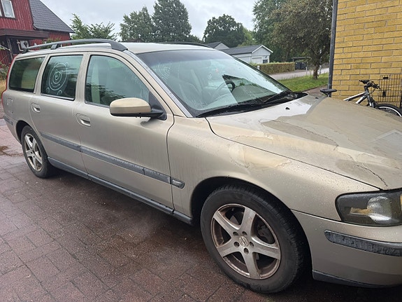 Volvo V70 3 of 10