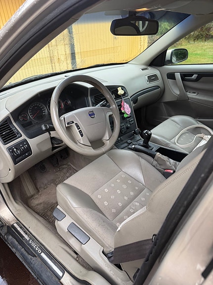 Volvo V70 7 of 10