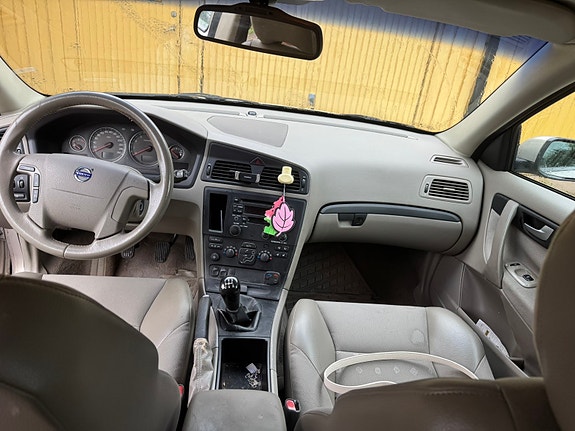 Volvo V70 8 of 10