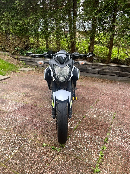 Kawasaki Z125 4 of 8