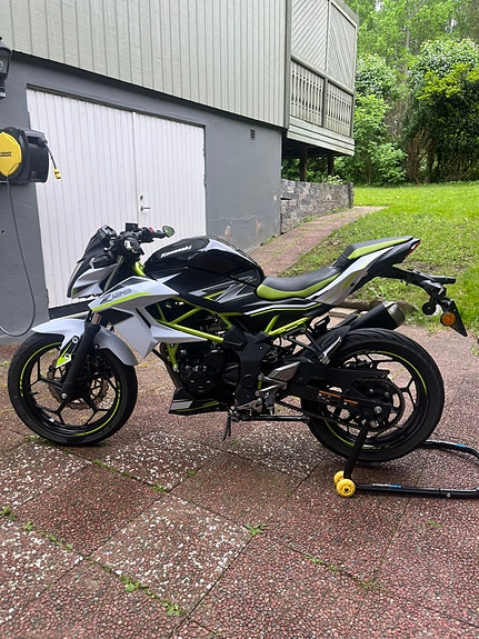 Kawasaki Z125 3 of 8