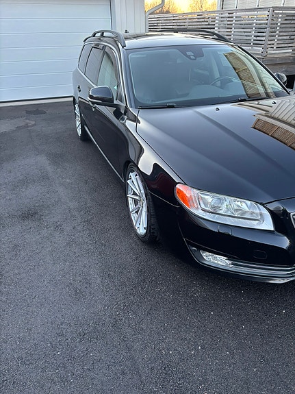 Volvo V70 4 of 25