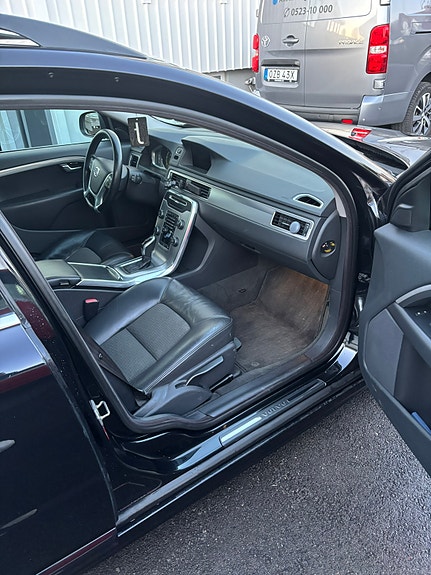 Volvo V70 11 of 25