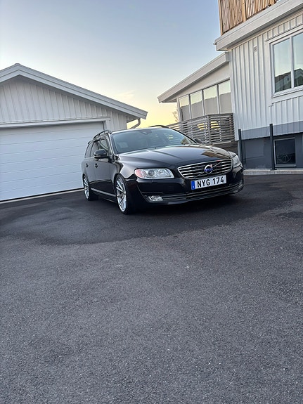 Volvo V70 2 of 25