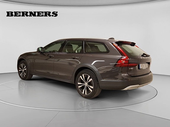 Volvo V90 Cross Country 3 of 13