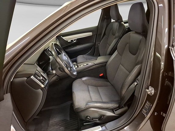 Volvo V90 Cross Country 9 of 13