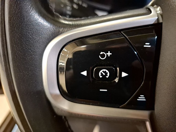 Volvo V90 Cross Country 8 of 13