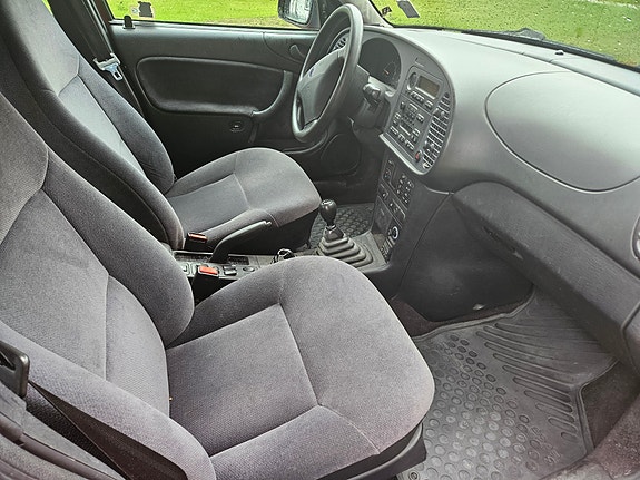 Saab 900 16 of 21