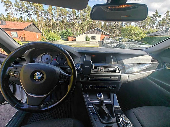 BMW 520d 4 of 5