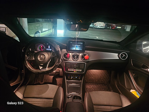 Mercedes-Benz CLA180 9 of 12