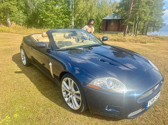 Jaguar XKR 3 of 5