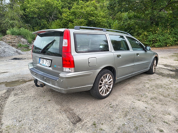 Volvo V70 4 of 23