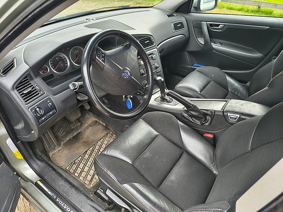 Volvo V70 10 of 23