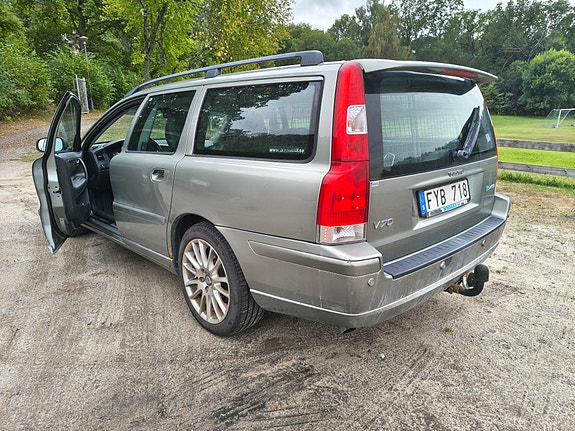 Volvo V70 7 of 23