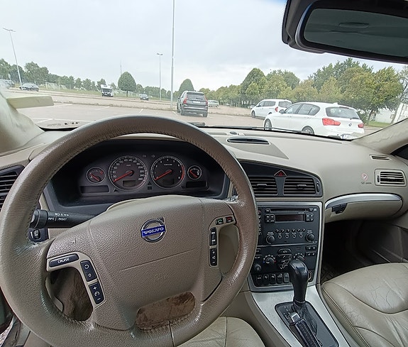 Volvo V70 11 of 15