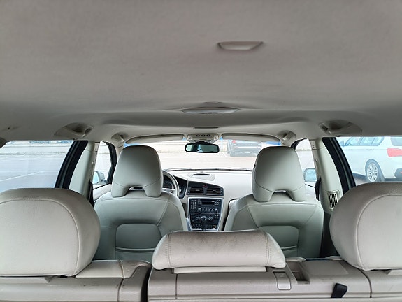 Volvo V70 8 of 15