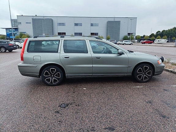 Volvo V70 3 of 15