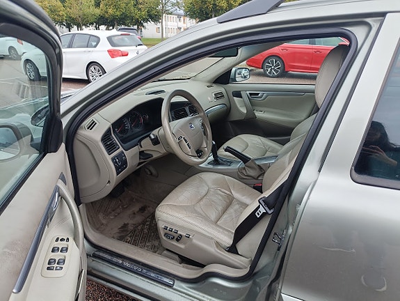 Volvo V70 10 of 15