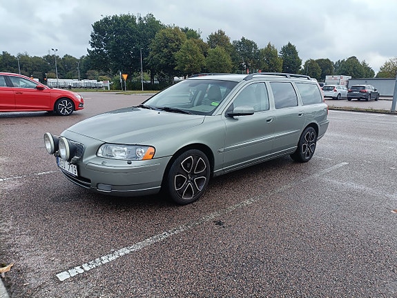 Volvo V70 2 of 15