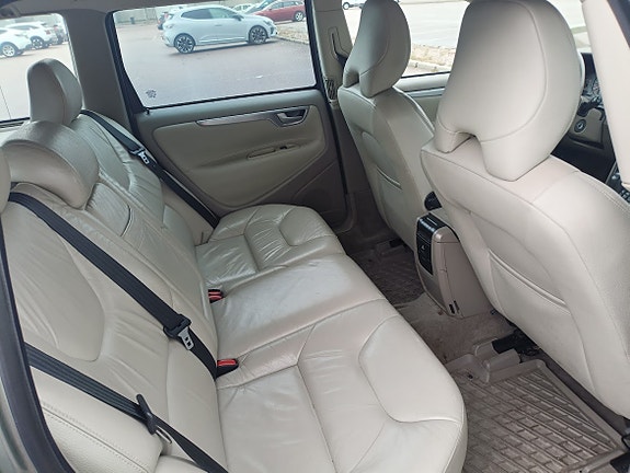 Volvo V70 9 of 15