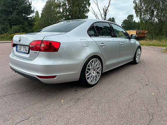 Volkswagen Jetta 4 of 6