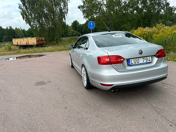 Volkswagen Jetta 3 of 6
