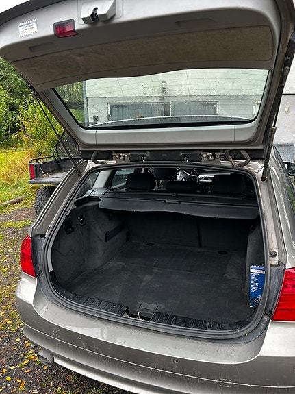BMW 320d 4 of 6