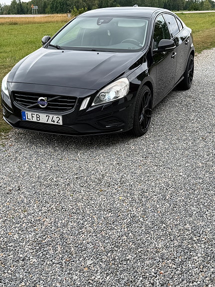 Volvo S60 3 of 11