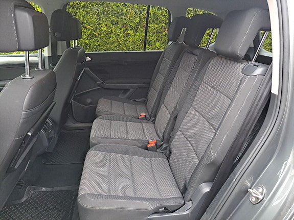 Volkswagen Touran 5 of 7