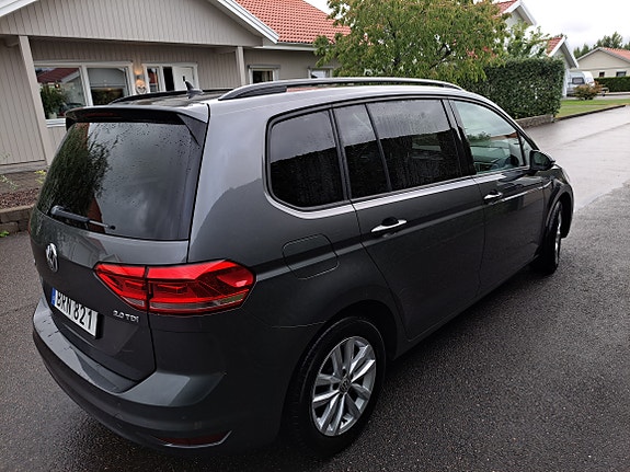 Volkswagen Touran 3 of 7