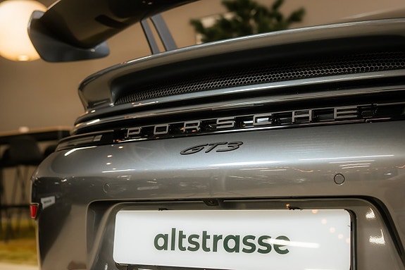 Porsche 911 17 of 30
