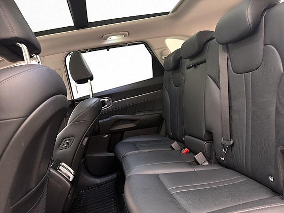 Kia Sorento 17 of 30